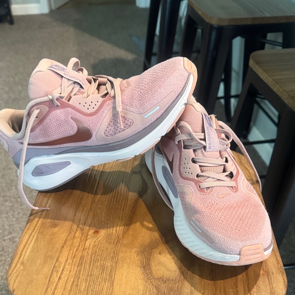 Nike Women's Blush Pink Athletic Shoes